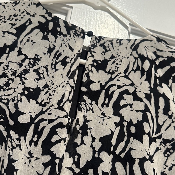 Sam Edelman Monochrome Floral Dress​​​ - Picture 4 of 7